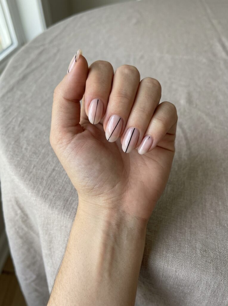 Fine Black Line Nails