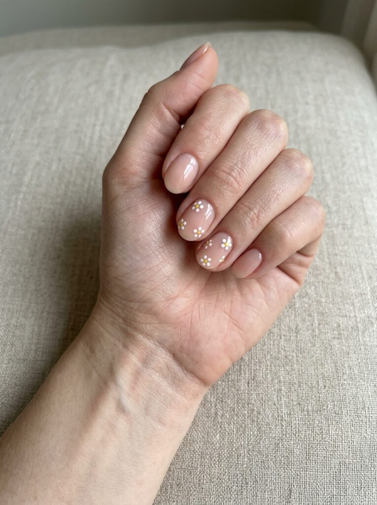 Micro-Flower Gel Nails
